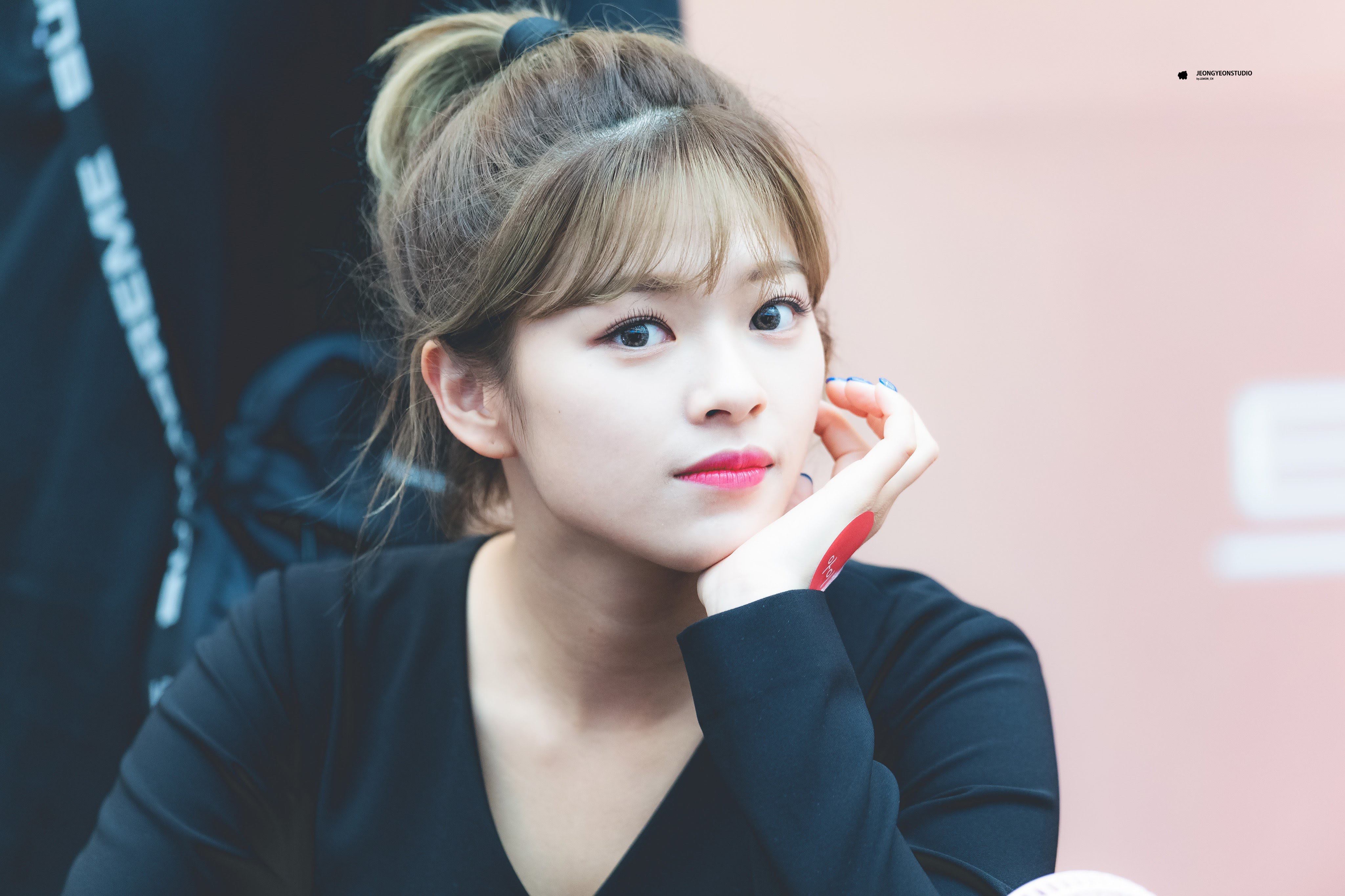 Jeongyeon. Чонён твайс. Группа twice Jeongyeon. Лиа твайс.